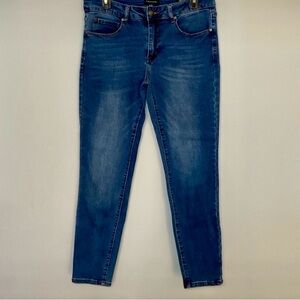 Tahari Kelly Classic Skinny Jeans 8 29 Medium Wash Blue Stretch Cigarette Slim